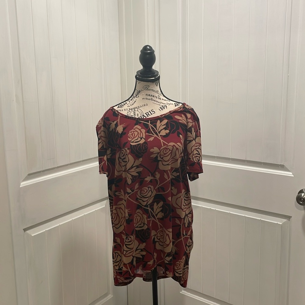 LuLaRoe 3XL Red Black and Tan Rose Pattern T Shirt